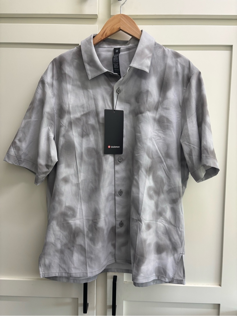 Lululemon Airing Easy Relaxed Short Sleeve Shirt Men’s M Foggy Gray NWT - Picture 2 of 7